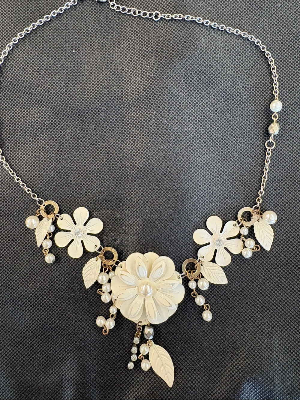 Whimsical Vintage Daisy Necklace